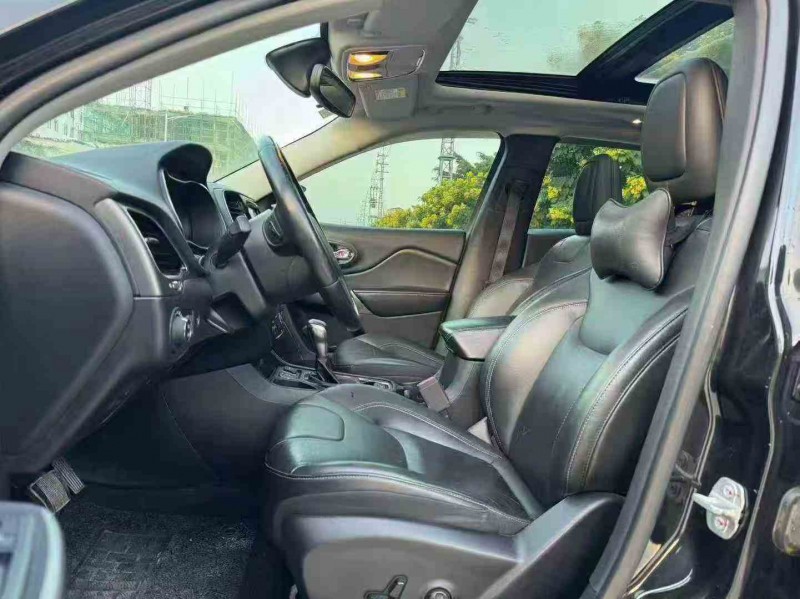 佛山19年Jeep自由光6