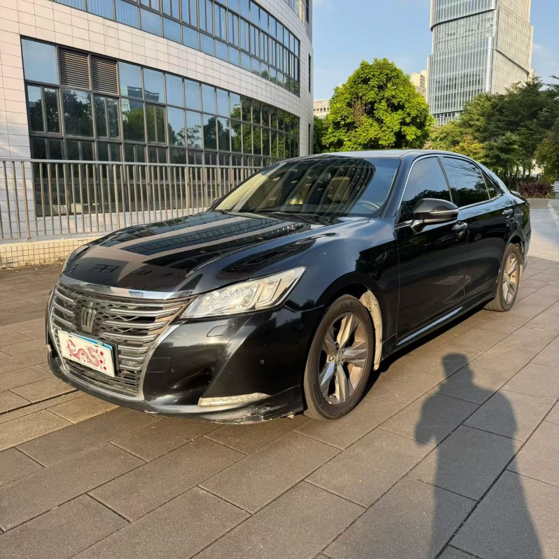 佛山16年丰田皇冠3