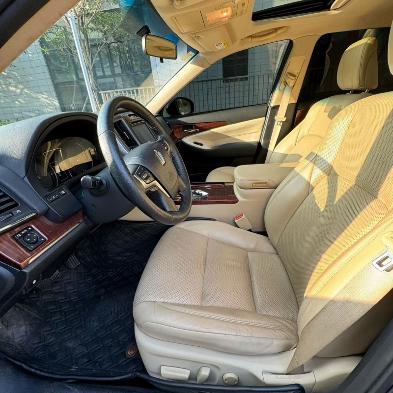 佛山16年丰田皇冠4