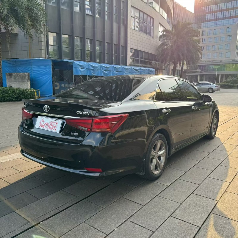 佛山16年丰田皇冠8