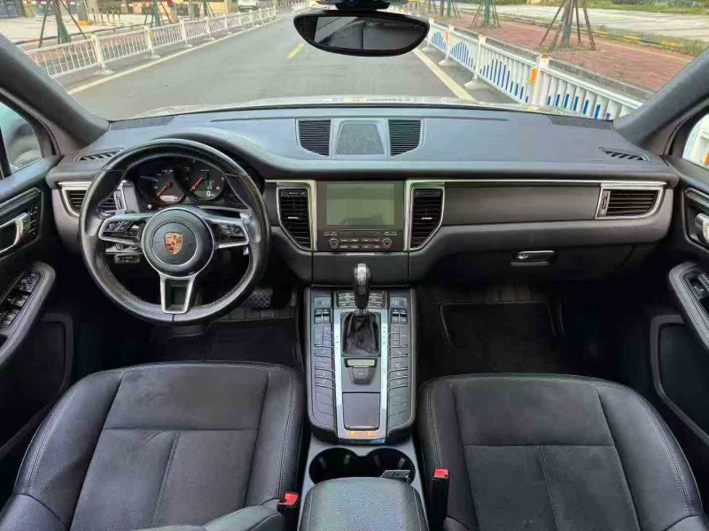 绍兴18年保时捷Macan5