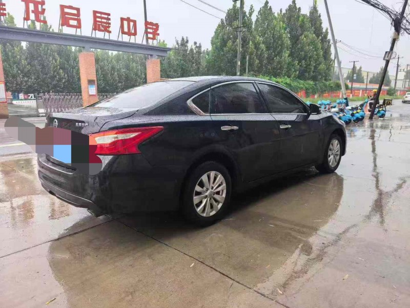 保定17年日产天籁3