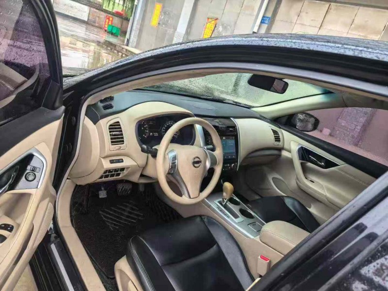 保定17年日产天籁8