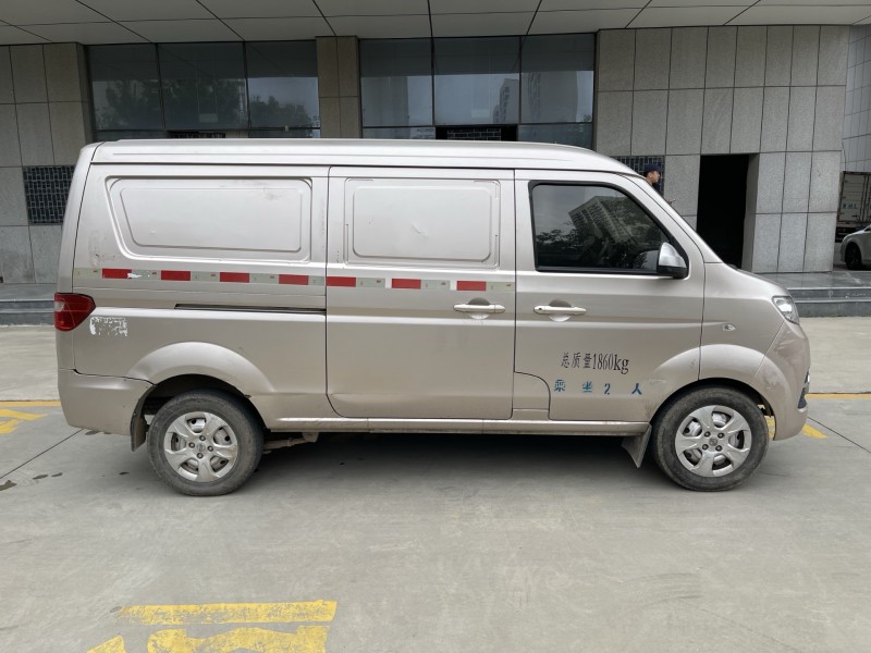 济宁19年华晨海狮8