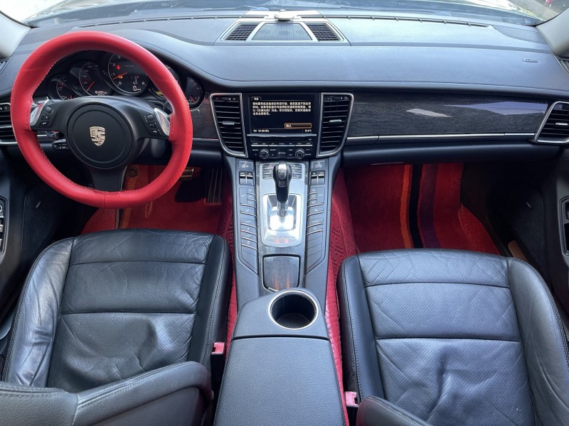 济宁11年保时捷帕拉梅拉7