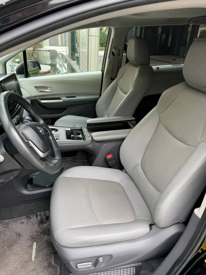 徐州22年丰田塞纳4