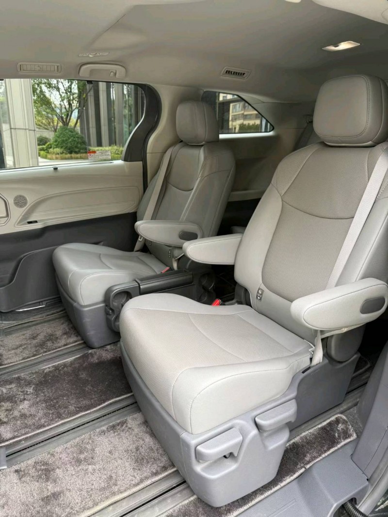 徐州22年丰田塞纳6