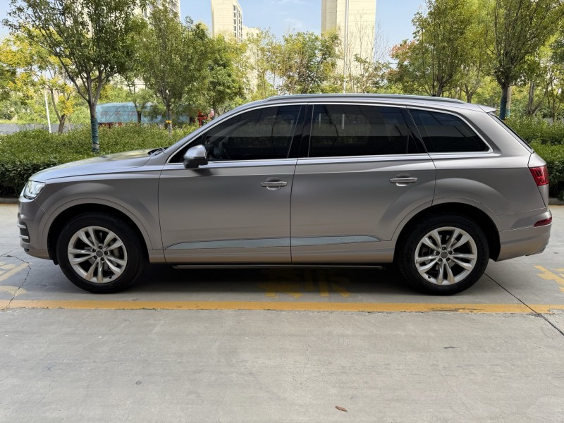 济宁17年奥迪Q75
