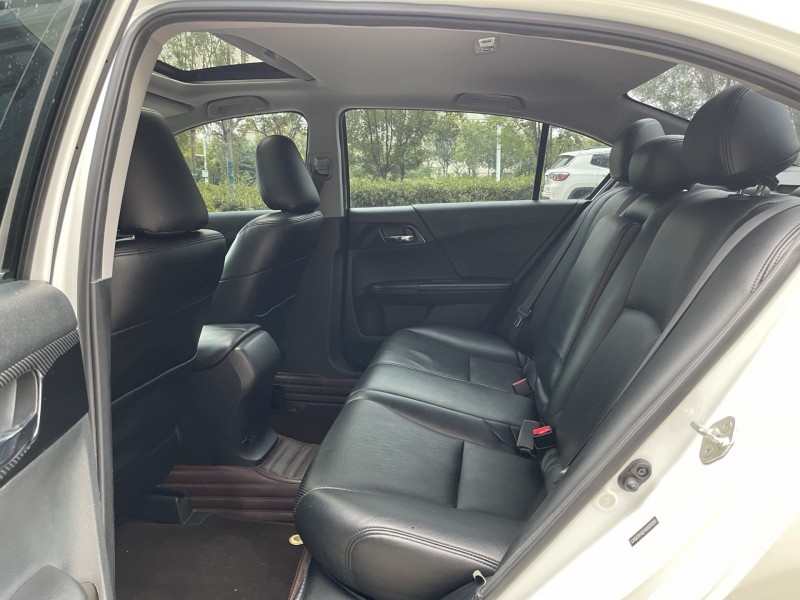 济宁16年本田雅阁6