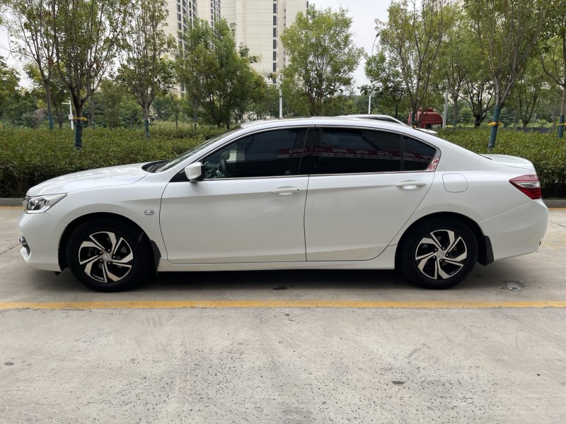 济宁16年本田雅阁8