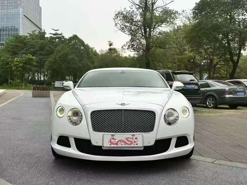 佛山14年宾利欧陆1