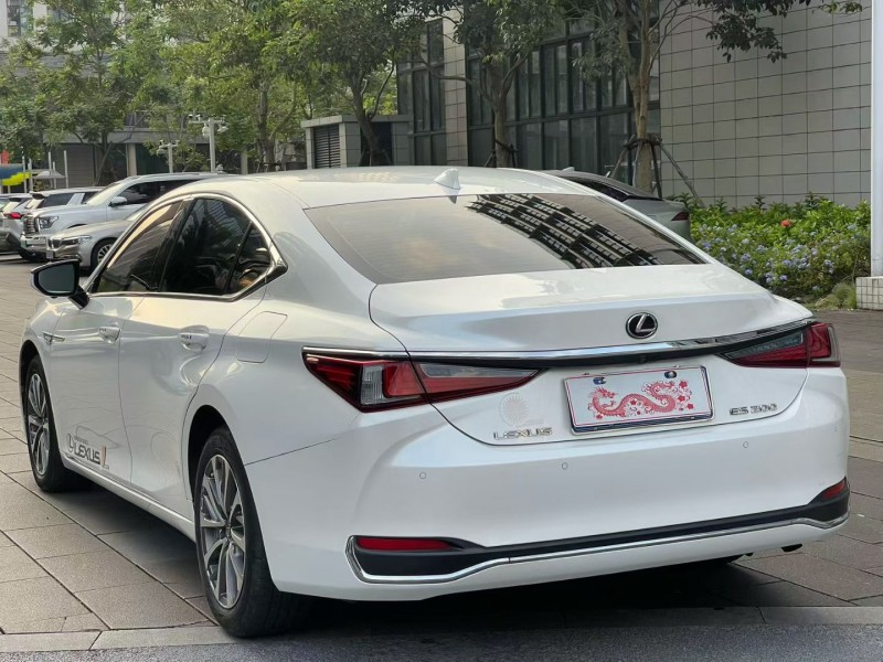 佛山22年雷克萨斯ES8