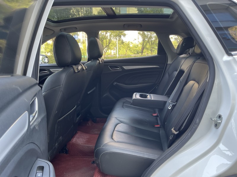 济宁19年荣威RX35