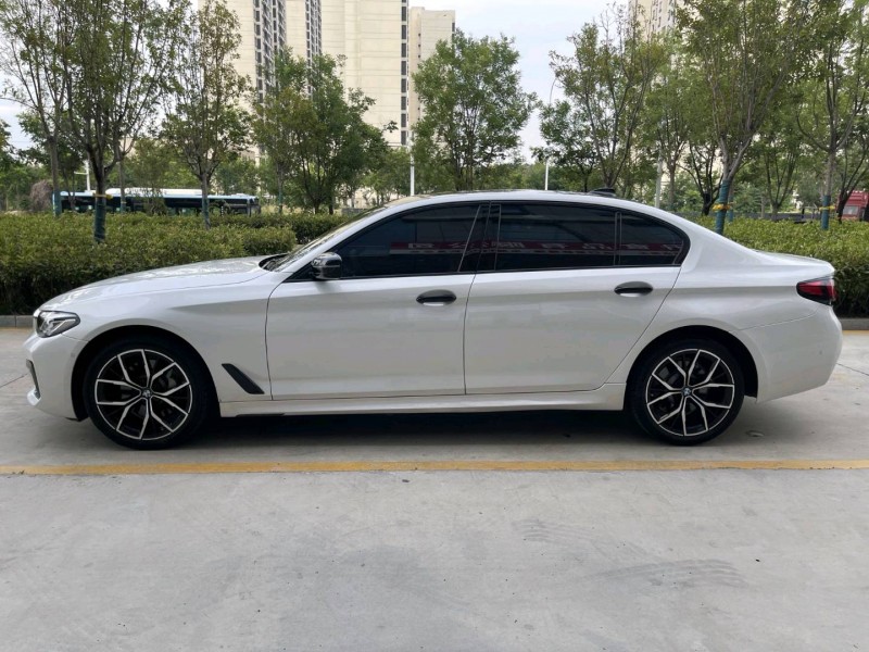 济宁24年宝马5系8