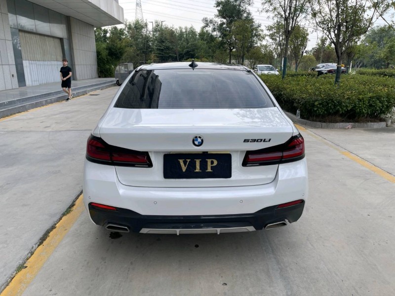 济宁24年宝马5系9