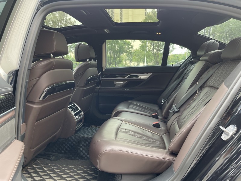 济宁22年宝马7系6