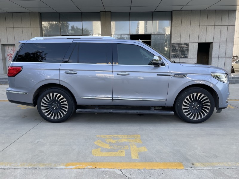 济宁22年林肯领航员8