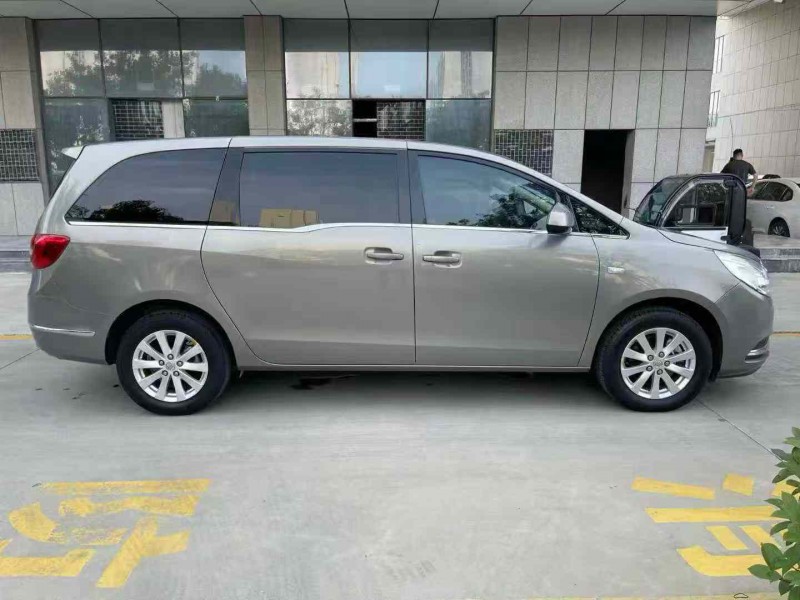 济宁19年别克GL84