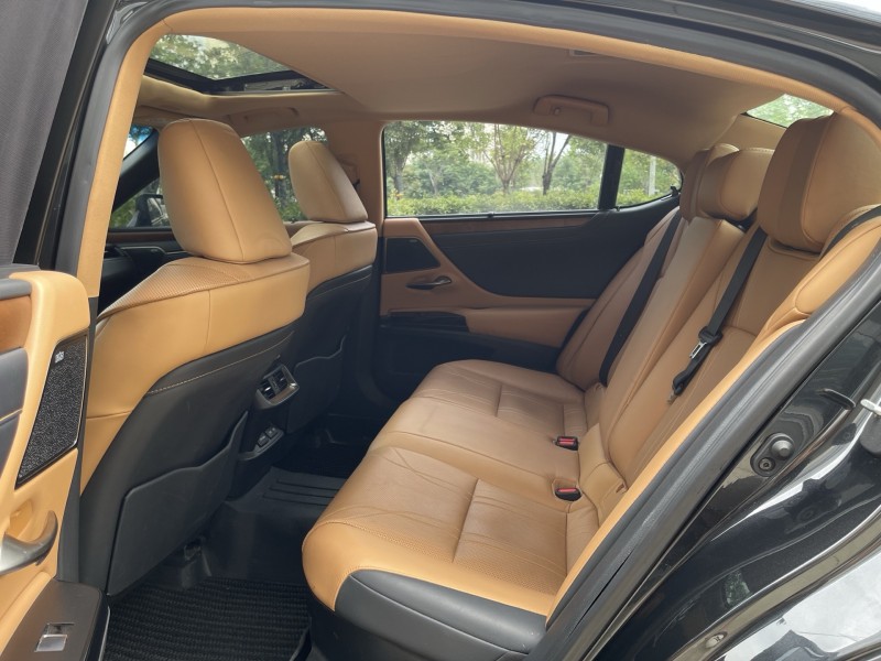 济宁22年雷克萨斯ES5