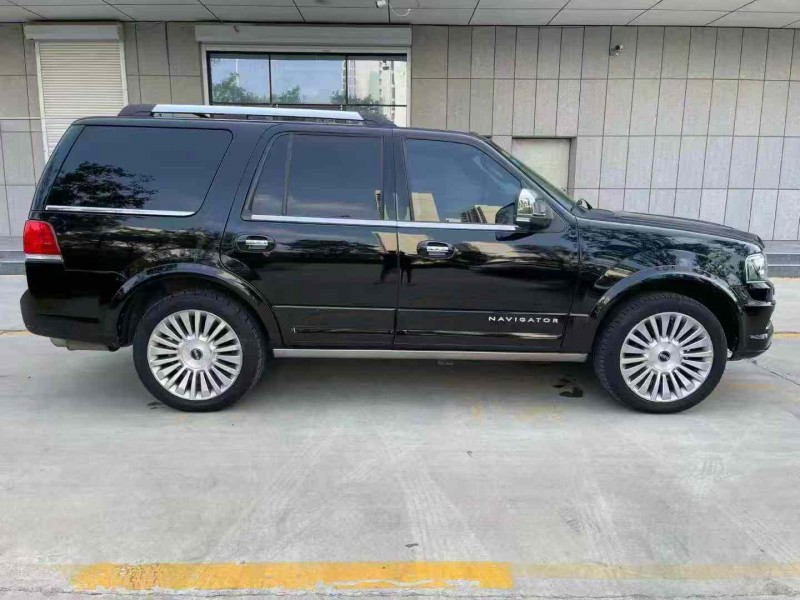 济宁18年林肯领航员8