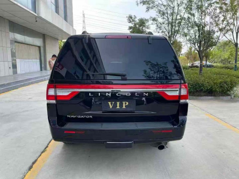 济宁18年林肯领航员9