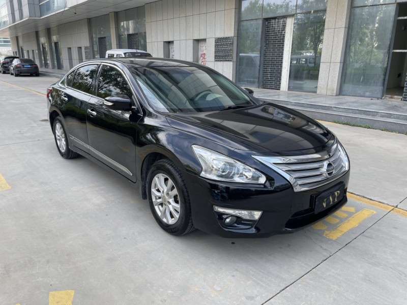 济宁14年日产天籁3