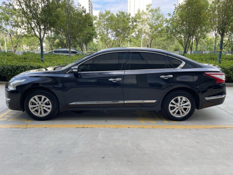 济宁14年日产天籁9