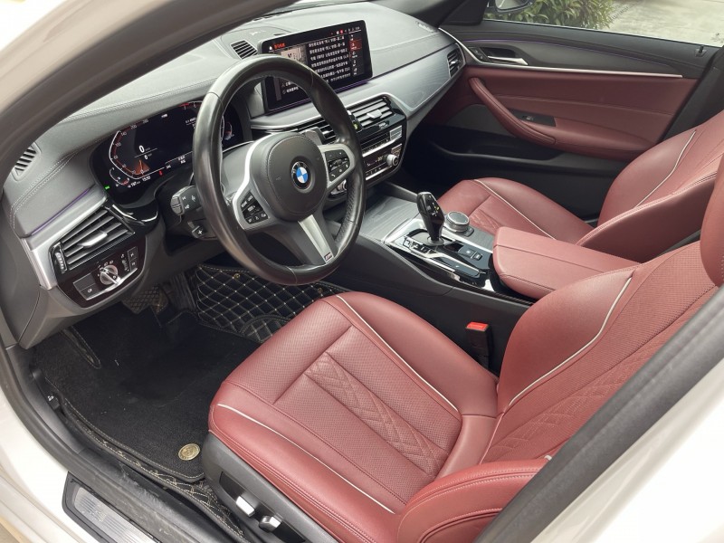 济宁22年宝马5系6