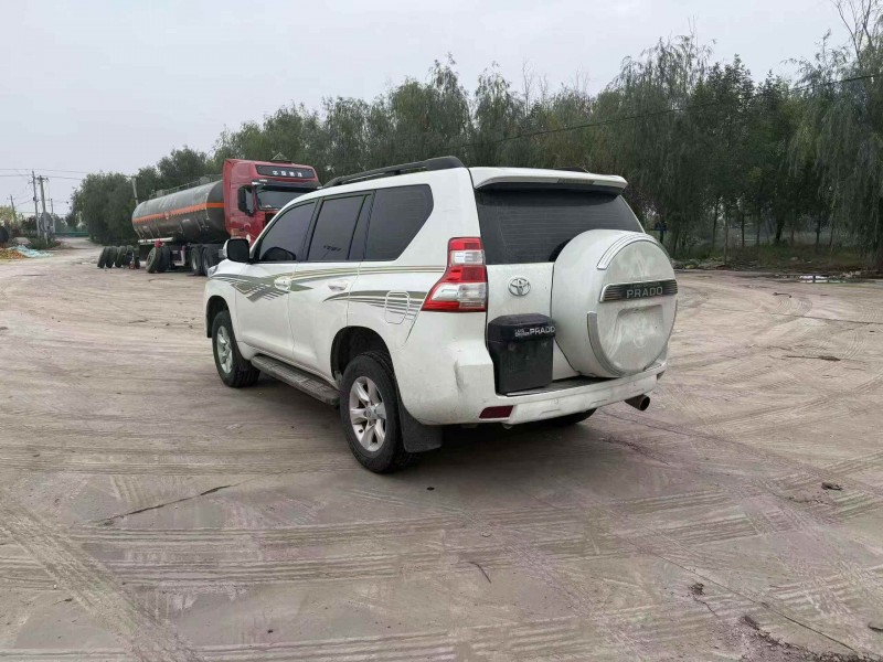 青岛12年丰田普拉多8