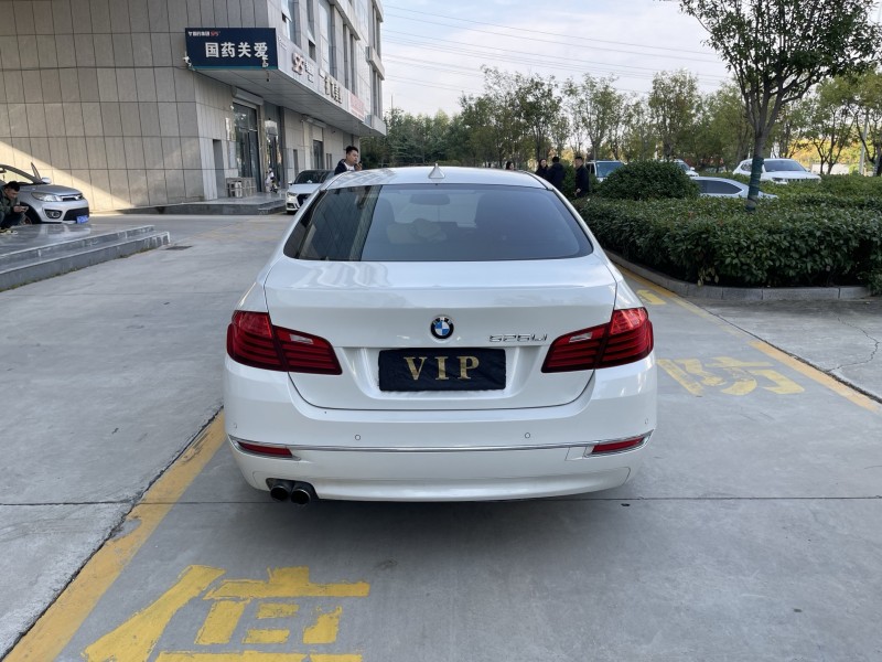 济宁16年宝马5系9