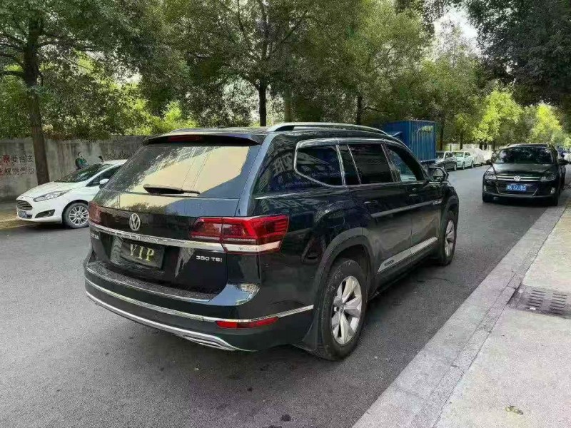 张家界20年大众途昂5