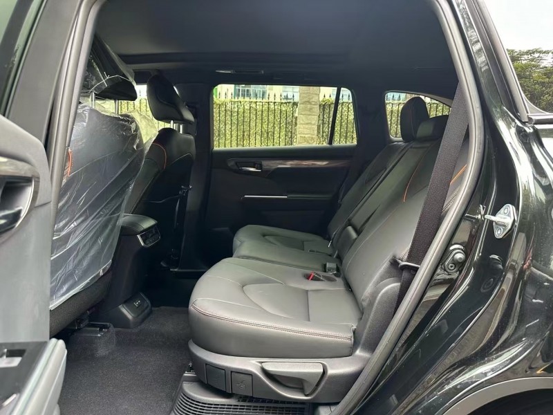 深圳25年丰田皇冠4