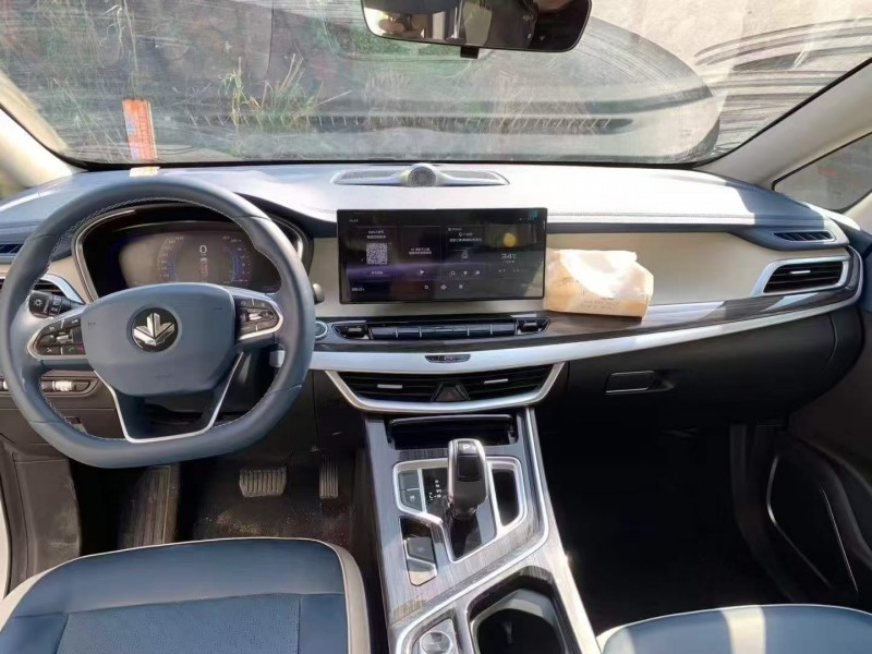 广州24年力帆汽车80V5