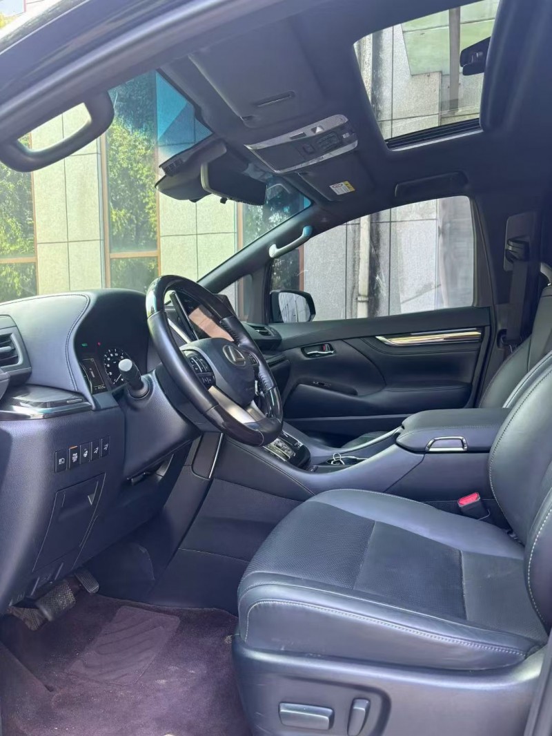 吉林22年雷克萨斯LM雷尔法5