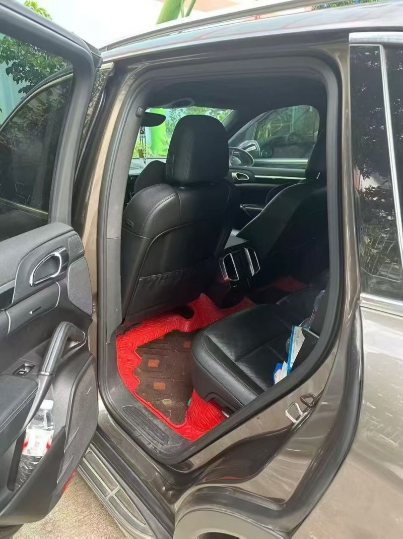 深圳12年保时捷卡宴3