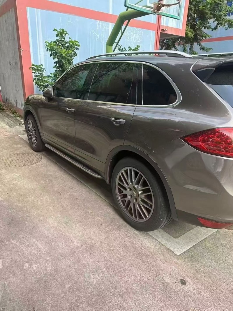 深圳12年保时捷卡宴4