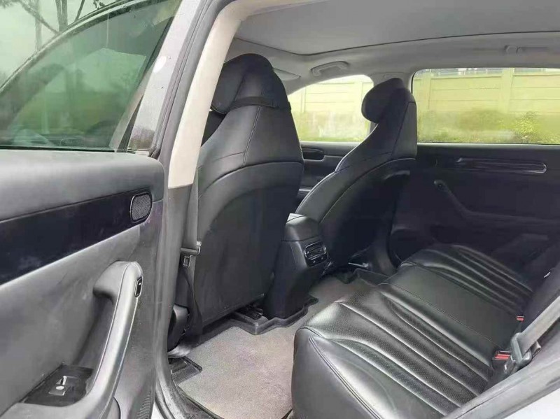 新乡21年零跑汽车C116