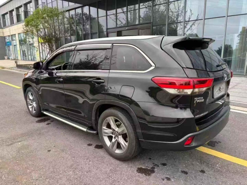 张家界19年丰田汉兰达8