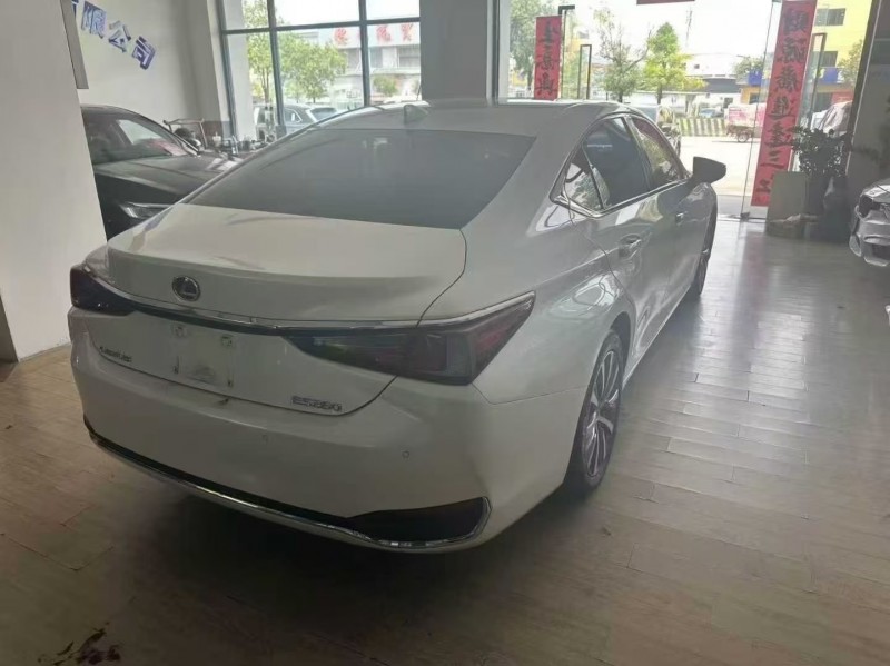 中山19年雷克萨斯ES4