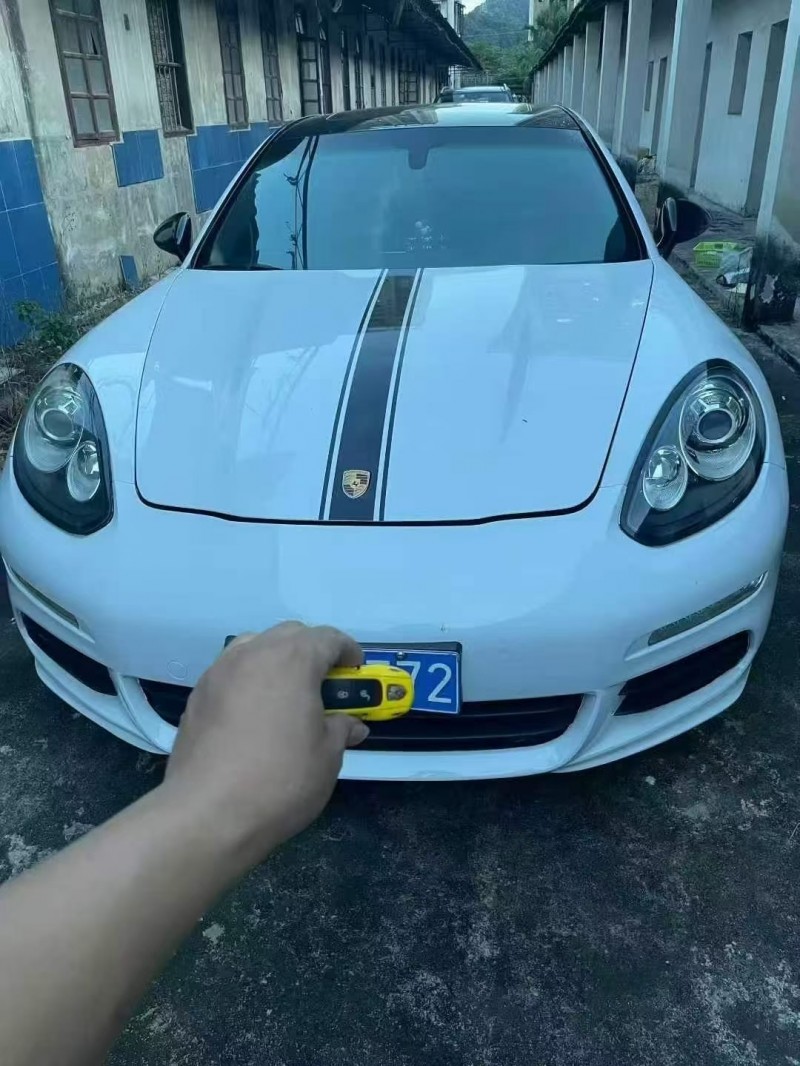 深圳16年保时捷帕拉梅拉1