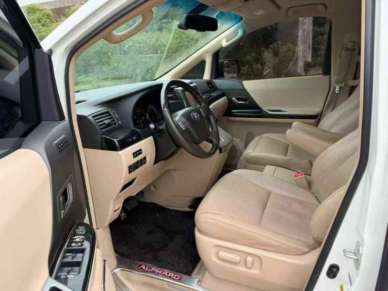 常德14年丰田埃尔法4