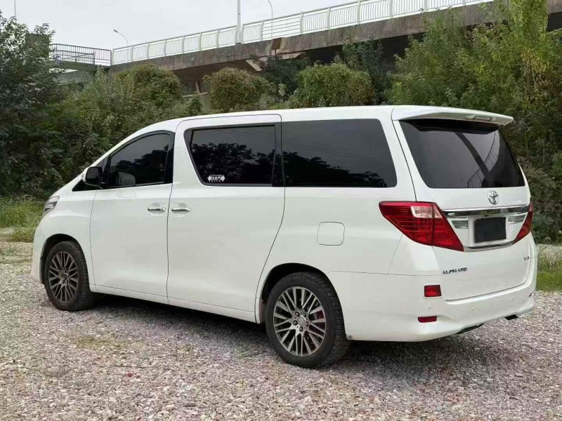 常德14年丰田埃尔法8