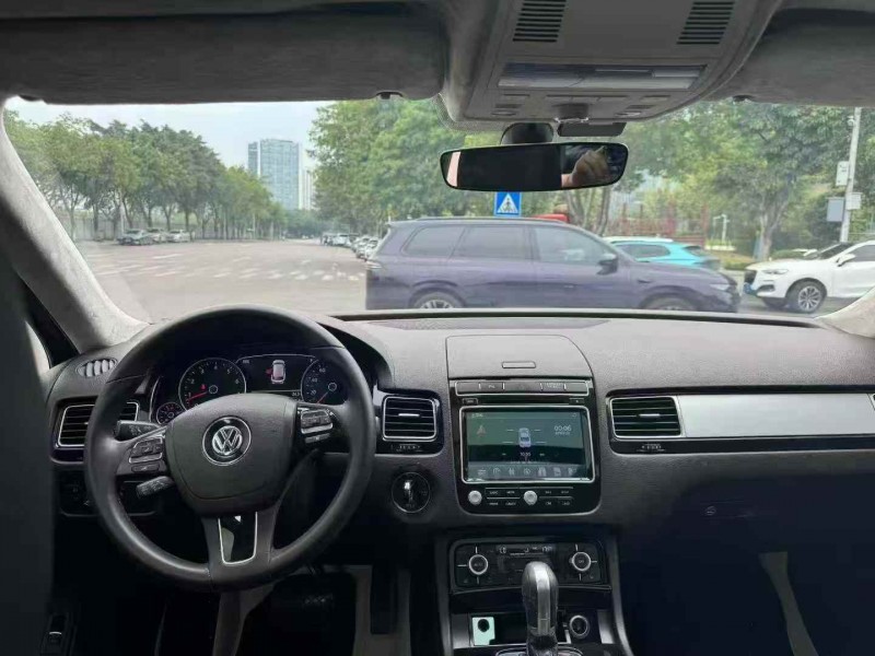 重庆17年大众途锐5