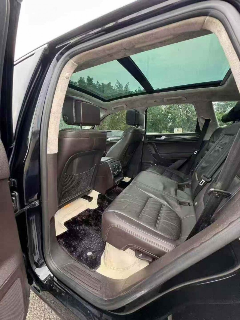 重庆17年大众途锐6