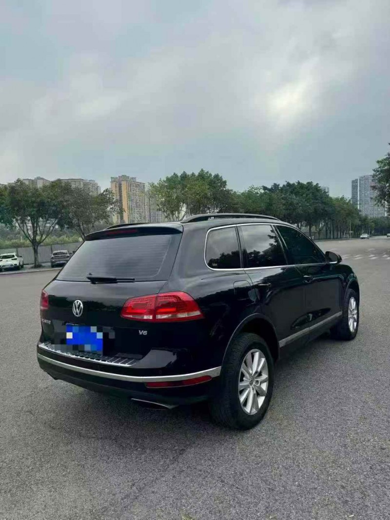 重庆17年大众途锐8