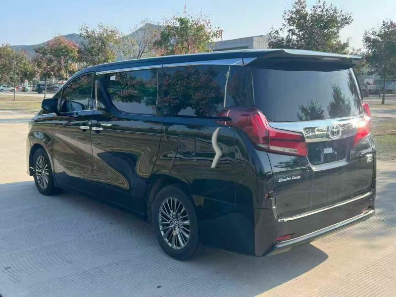 威海20年丰田威尔法8