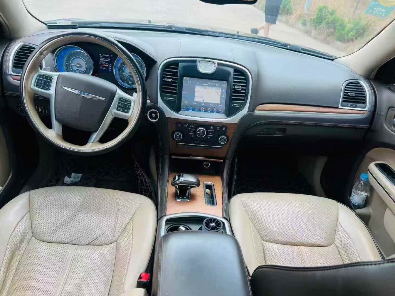 青岛15年克莱斯勒300C7