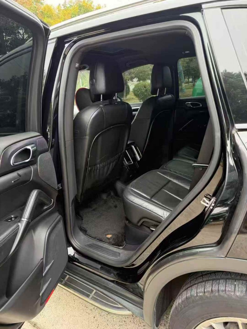 张家界14年保时捷卡宴6