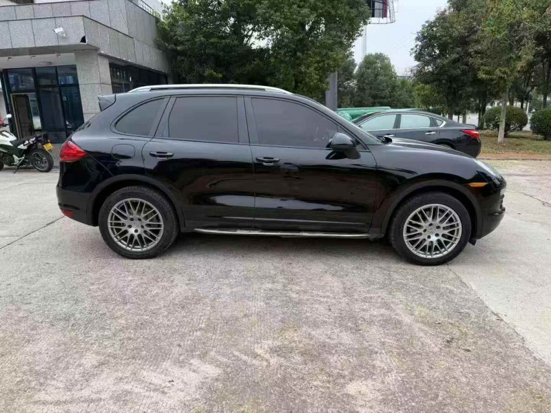 张家界14年保时捷卡宴7