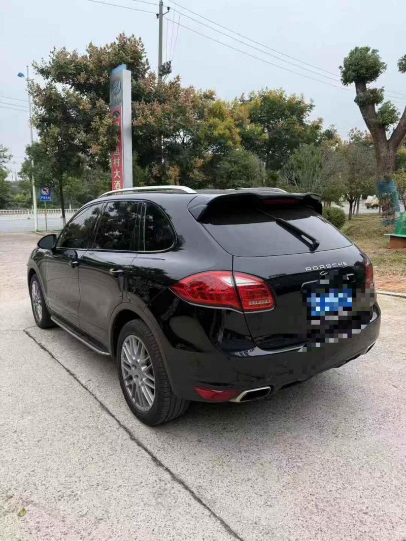 张家界14年保时捷卡宴8